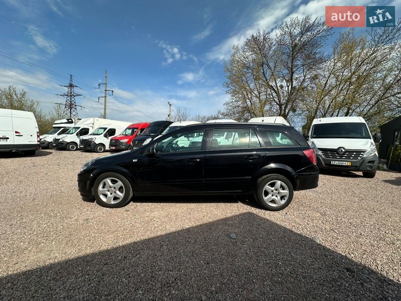 Універсал Opel Astra 2008 в Рівному