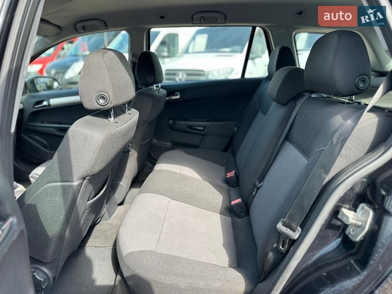 Універсал Opel Astra 2008 в Рівному