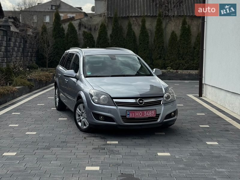 Универсал Opel Astra 2009 в Дубно