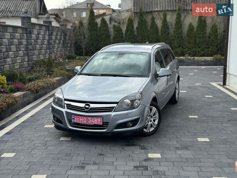 Универсал Opel Astra 2009 в Дубно