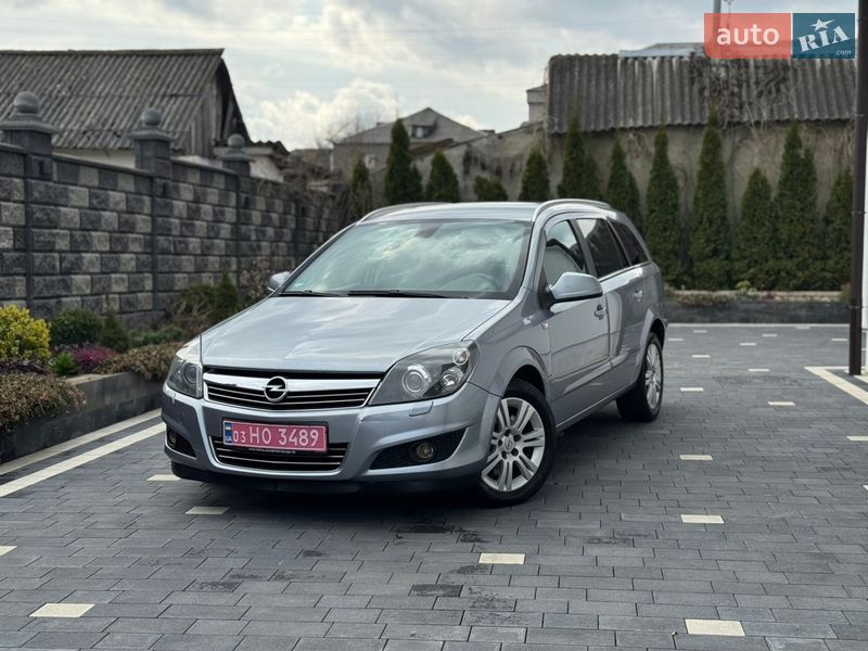 Универсал Opel Astra 2009 в Дубно