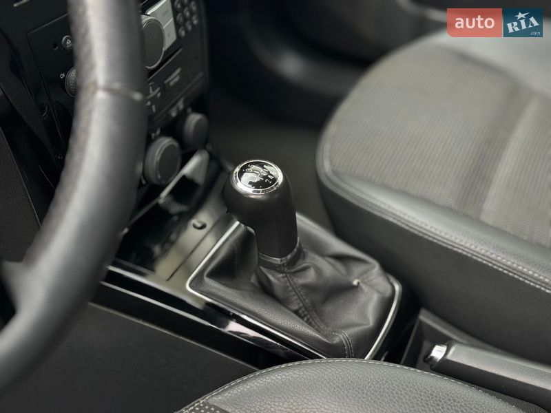 Универсал Opel Astra 2009 в Дубно