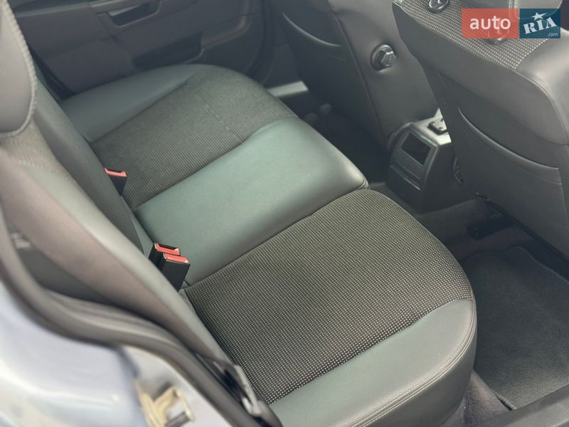 Универсал Opel Astra 2009 в Дубно