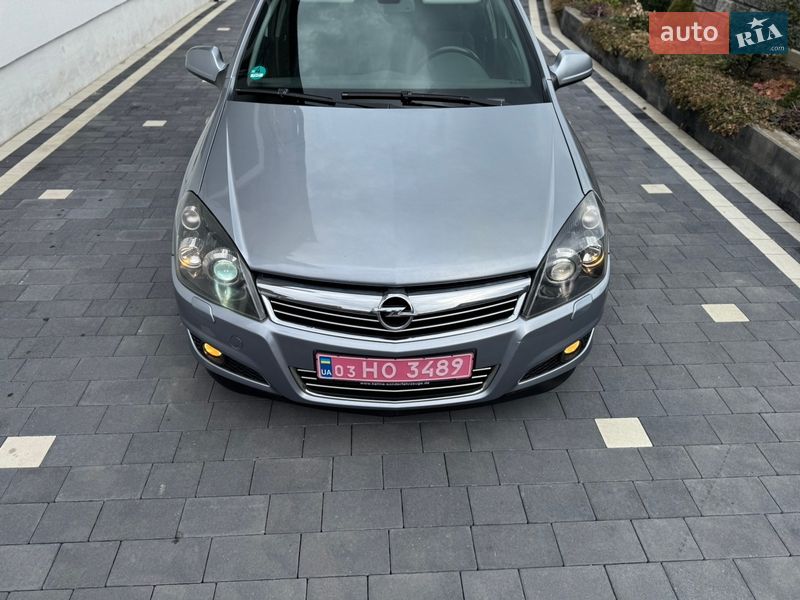 Универсал Opel Astra 2009 в Дубно