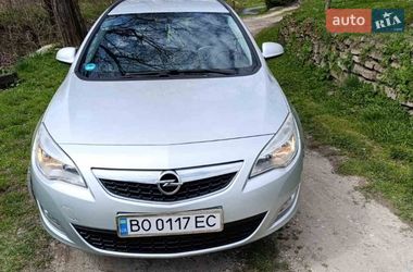 Універсал Opel Astra 2012 в Тернополі