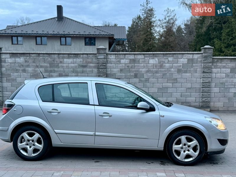 Хетчбек Opel Astra 2008 в Луцьку