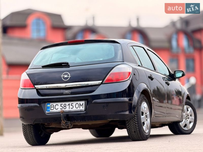 Хэтчбек Opel Astra 2004 в Дрогобыче