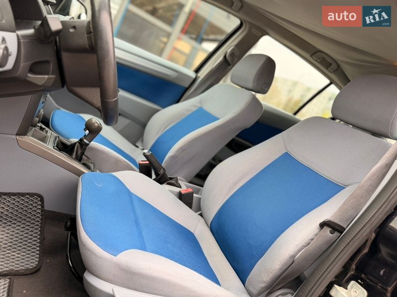 Хэтчбек Opel Astra 2004 в Дрогобыче