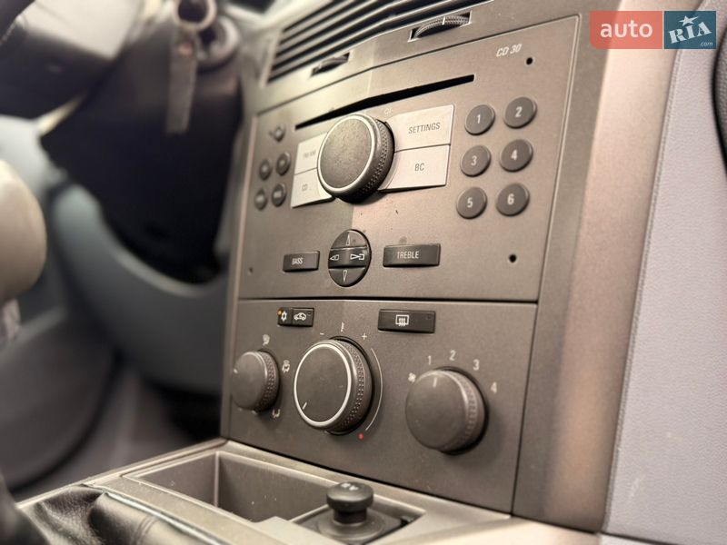 Хэтчбек Opel Astra 2004 в Дрогобыче