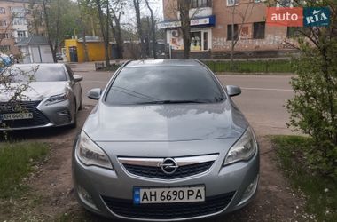 Універсал Opel Astra 2010 в Черкасах