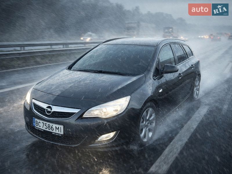 Універсал Opel Astra 2010 в Шептицькому