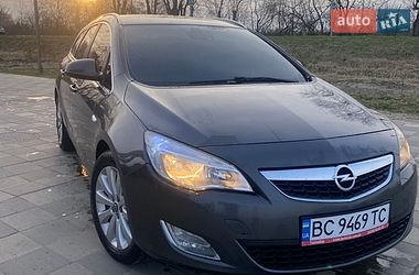 Універсал Opel Astra 2011 в Самборі
