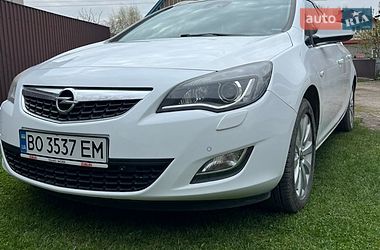 Універсал Opel Astra 2011 в Тернополі