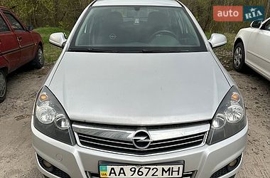 Універсал Opel Astra 2012 в Києві