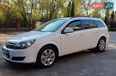 Універсал Opel Astra 2010 в Тернополі
