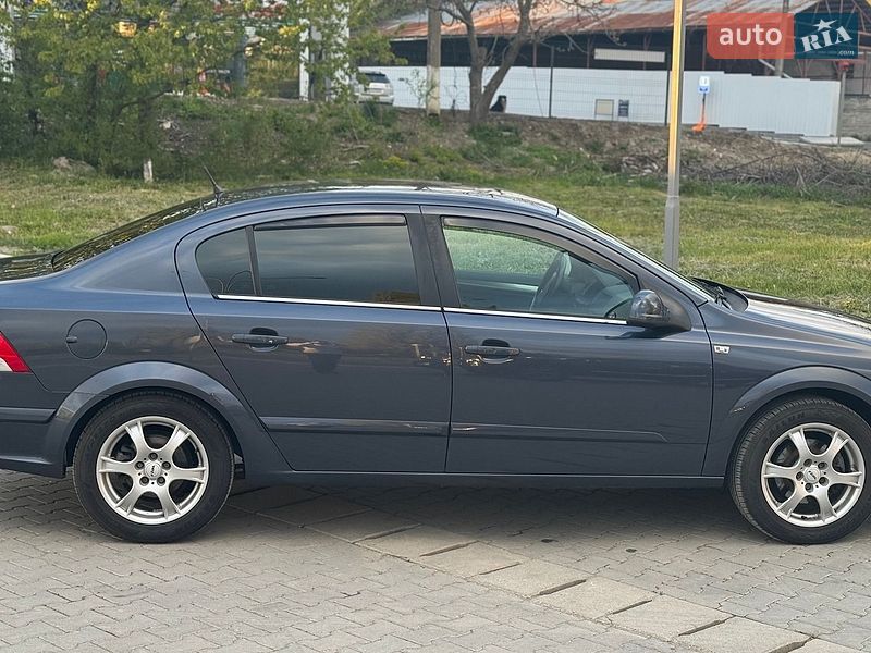 Седан Opel Astra 2010 в Черновцах