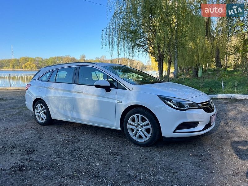 Универсал Opel Astra 2018 в Ватутино
