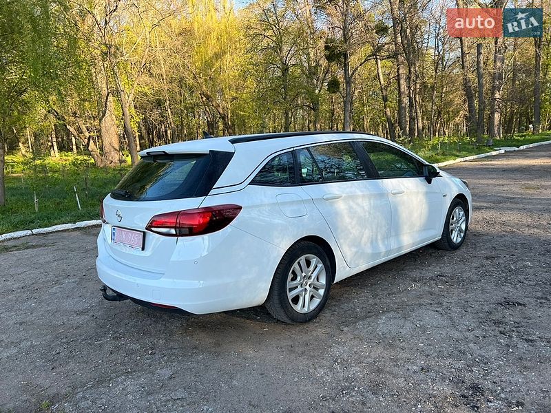 Универсал Opel Astra 2018 в Ватутино