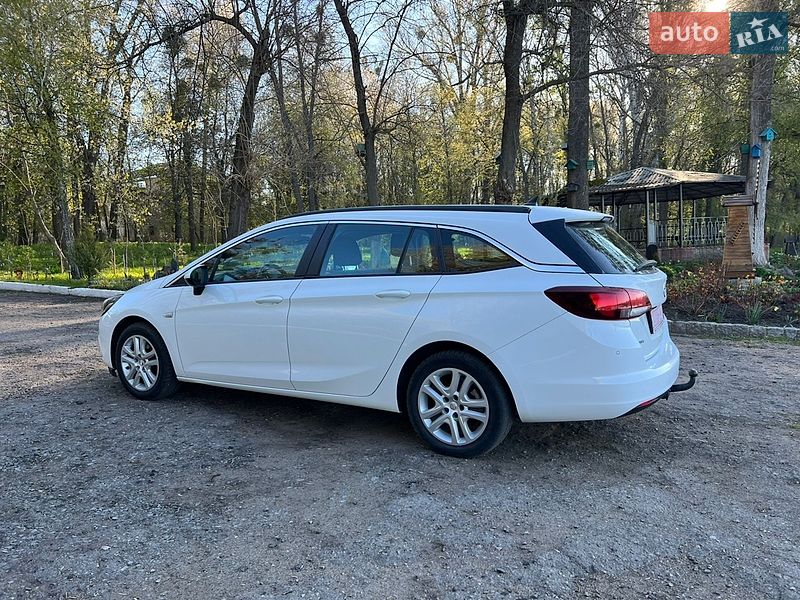 Универсал Opel Astra 2018 в Ватутино