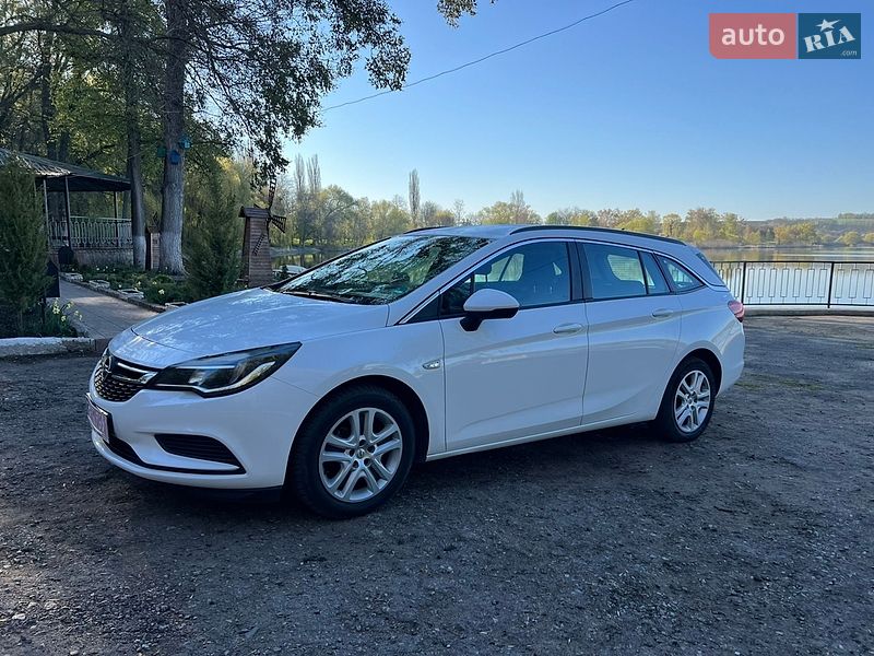 Универсал Opel Astra 2018 в Ватутино