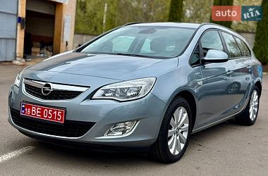 Универсал Opel Astra 2010 в Ровно