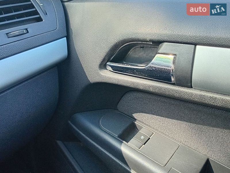 Универсал Opel Astra 2009 в Ровно