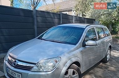 Універсал Opel Astra 2009 в Рівному