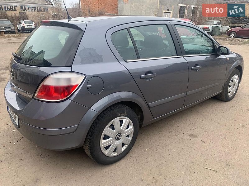 Хэтчбек Opel Astra 2005 в Киеве