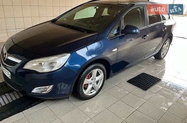 Універсал Opel Astra 2012 в Трускавці