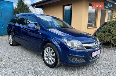 Универсал Opel Astra 2010 в Ровно