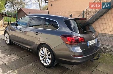 Универсал Opel Astra 2011 в Львове