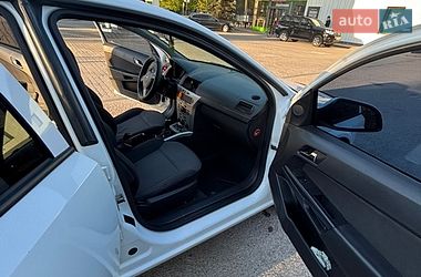 Універсал Opel Astra 2010 в Івано-Франківську