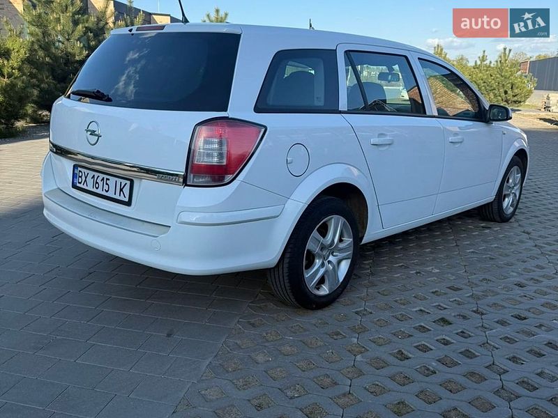 Универсал Opel Astra 2010 в Хмельницком