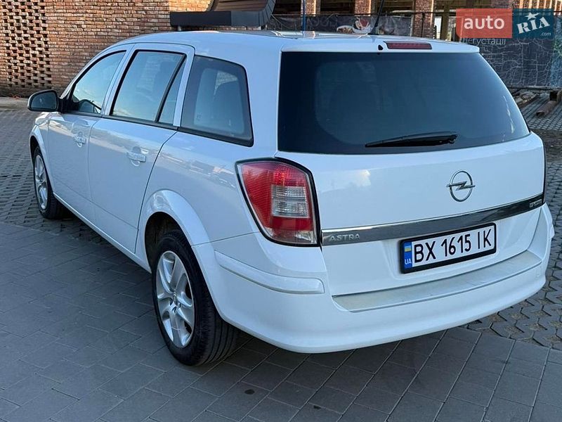 Универсал Opel Astra 2010 в Хмельницком