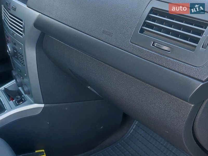 Универсал Opel Astra 2010 в Хмельницком