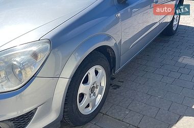 Универсал Opel Astra 2007 в Нововолынске