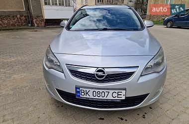 Універсал Opel Astra 2011 в Снятині