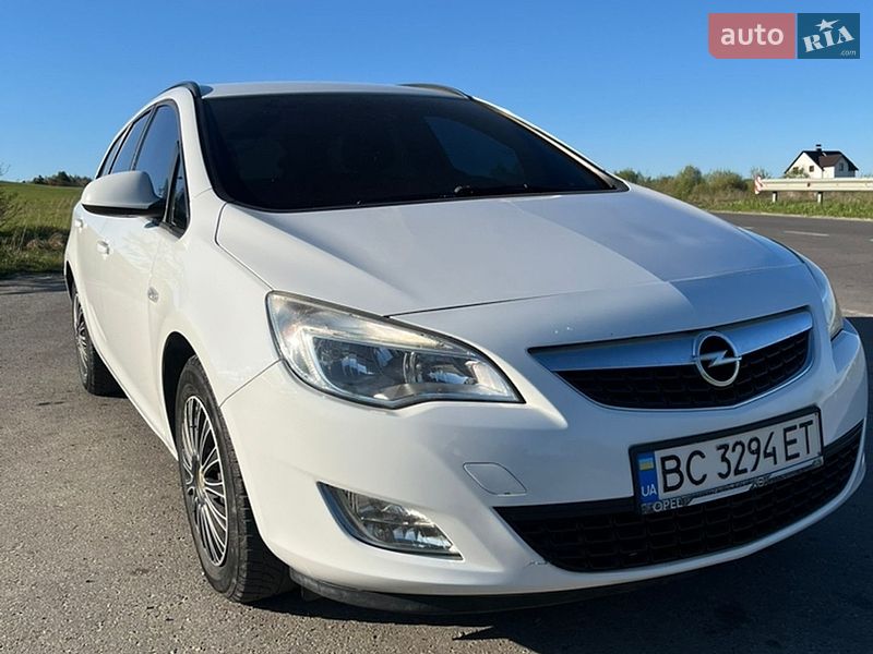 Универсал Opel Astra 2011 в Бориславе