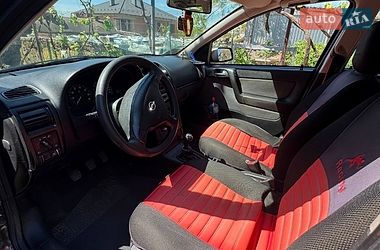 Седан Opel Astra 2007 в Среднем
