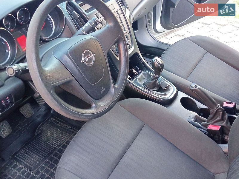 Универсал Opel Astra 2013 в Мукачево