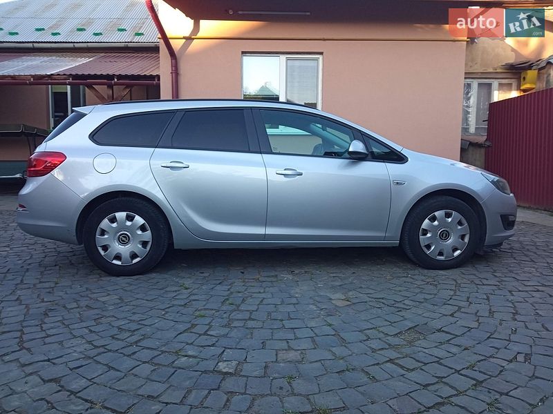 Универсал Opel Astra 2013 в Мукачево