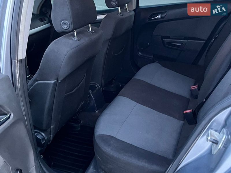 Хэтчбек Opel Astra 2004 в Каменец-Подольском