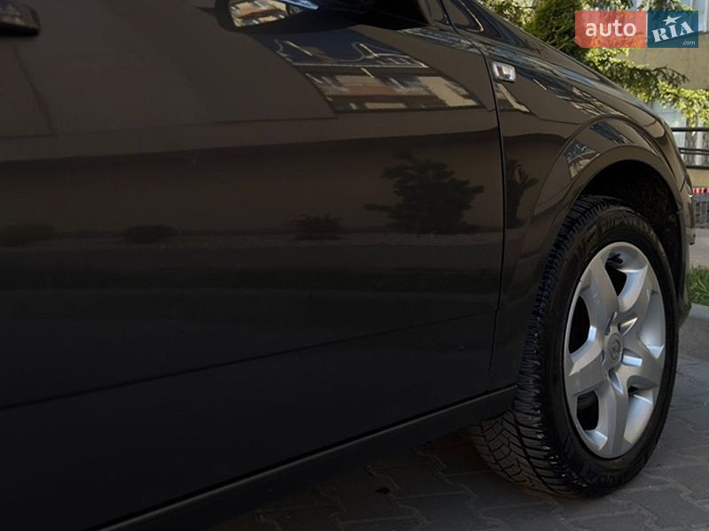 Хэтчбек Opel Astra 2012 в Дрогобыче