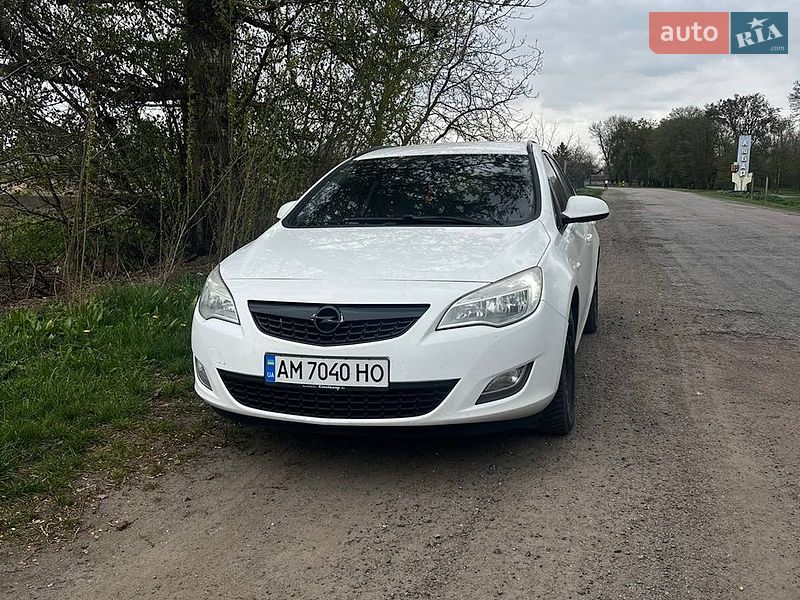 Универсал Opel Astra 2012 в Бердичеве