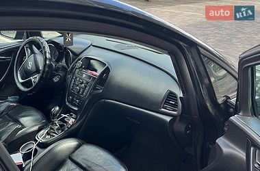 Универсал Opel Astra 2012 в Львове