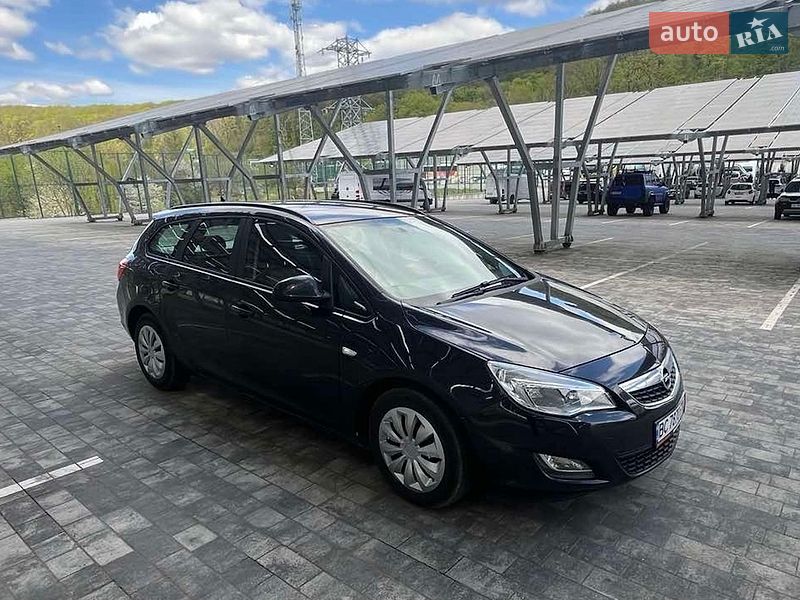 Универсал Opel Astra 2012 в Львове