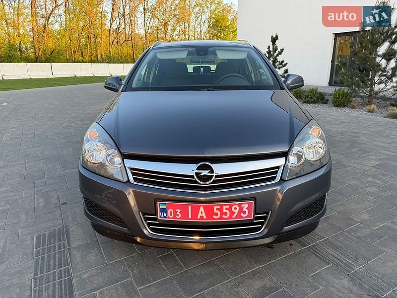 Универсал Opel Astra 2010 в Луцке