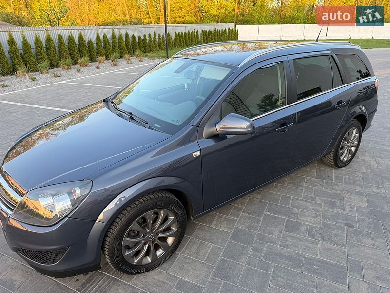 Универсал Opel Astra 2010 в Луцке