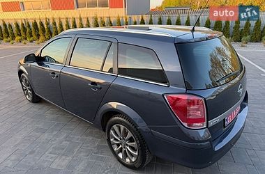 Универсал Opel Astra 2010 в Луцке