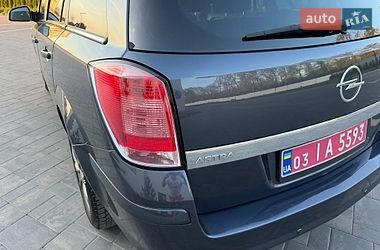 Универсал Opel Astra 2010 в Луцке
